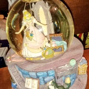 Vintage Cinderella Snow globe